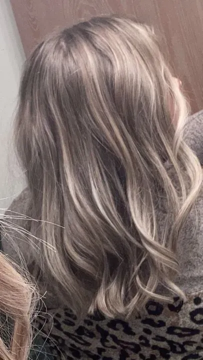 https://cdn.salonspotlight.com/photos/5Vp9P7oxWwWbtZCYAHJt/3e38d302-c8b3-498e-8dbd-cb608ef14f91_720x720