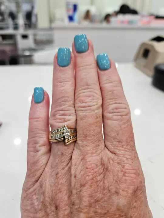 https://cdn.salonspotlight.com/photos/5XWvFlZJ176hfbl6smNQ/3d07a539-16cb-4ec2-9a37-bf3b7f4925ae_720x720
