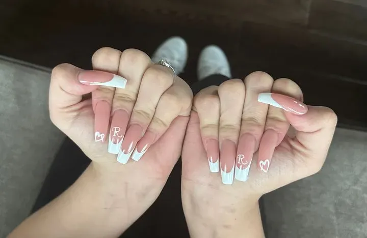 https://cdn.salonspotlight.com/photos/5XWvFlZJ176hfbl6smNQ/f7af73ed-042d-4a07-b3b4-74f59f026bf6_720x720
