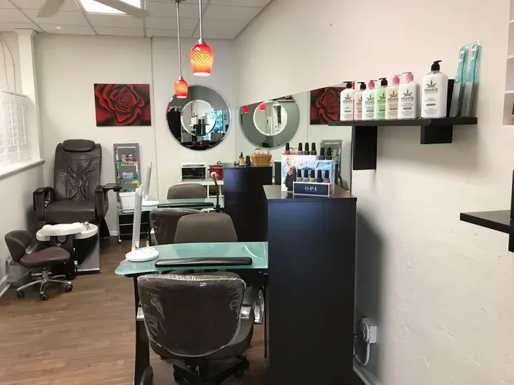 https://cdn.salonspotlight.com/photos/5Yz96GefiBN7PLJX8mWy/a31fa49a-eb55-41e2-b6bb-35b335f4ac8e_720x720
