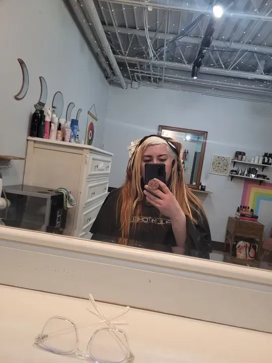 https://cdn.salonspotlight.com/photos/5a7hjQYr9XyMWrzFl9eA/733cedc9-4b52-4c63-a044-5a03642de0a9_720x720