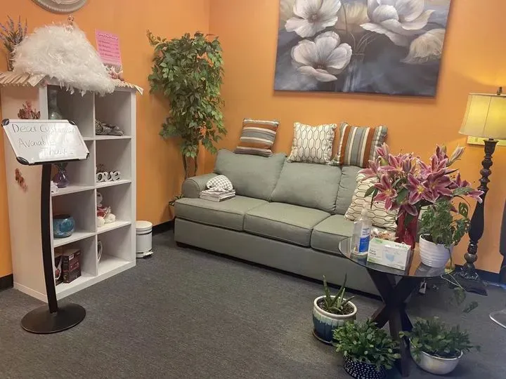 https://cdn.salonspotlight.com/photos/5bqgGI3iEGbAIRksofvA/ddcdcf0f-9a0e-4802-970c-916f2dac7d46_720x720