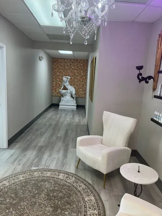 https://cdn.salonspotlight.com/photos/5cQ8zO4Q1pUqNuqCHVFf/52703142-7cda-46c6-8452-f3b6c0480d5c_720x720