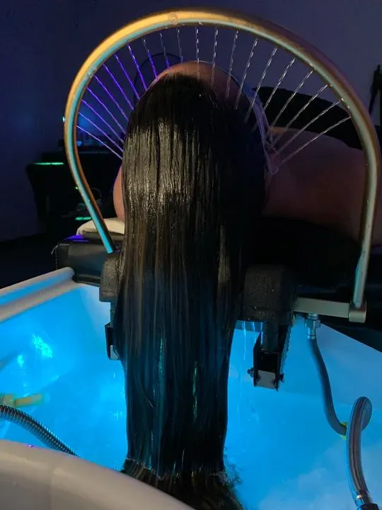 https://cdn.salonspotlight.com/photos/5cV57bCj8RXVhky187pZ/127147fe-ff01-4f4d-9e78-38f760c13220_720x720