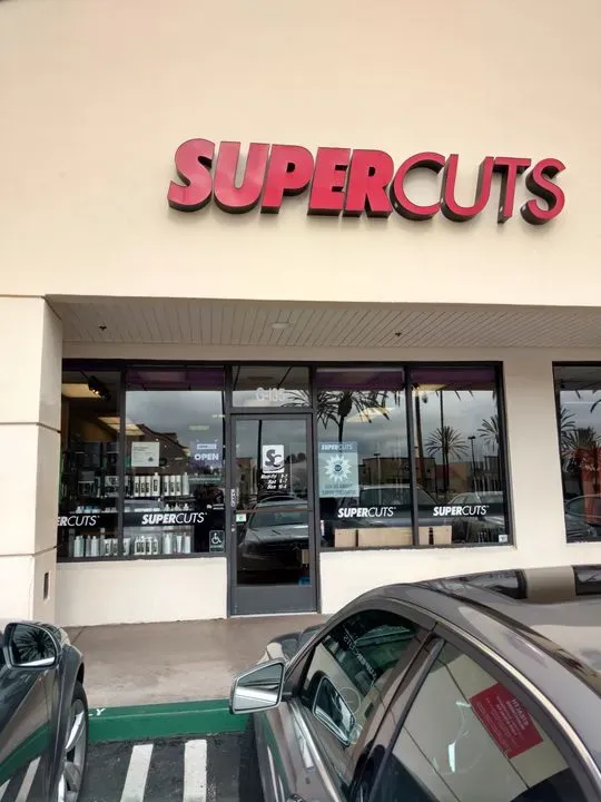 https://cdn.salonspotlight.com/photos/5ctX6Np612AQS9cytSYm/af614830-2254-4d80-b9e0-e005c32d5930_720x720
