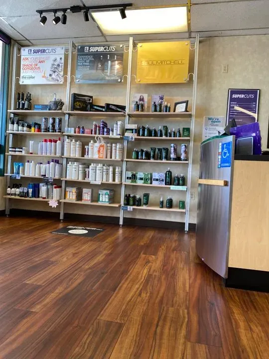 https://cdn.salonspotlight.com/photos/5ctX6Np612AQS9cytSYm/e54c407d-4235-4b79-b8af-00a1aa7f7733_720x720