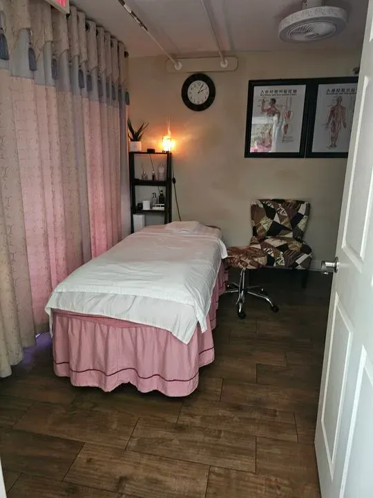 https://cdn.salonspotlight.com/photos/5cxRDzGwL64hJ4J2W1YF/d3883630-5e5c-4dcf-8096-d1f4aa819cab_720x720