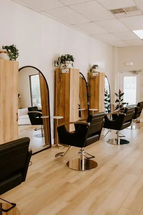 https://cdn.salonspotlight.com/photos/5fubScjKAhPDYE74Htva/4728c428-0603-468b-909e-8ddc66d073db_720x720