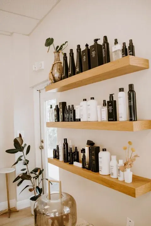 https://cdn.salonspotlight.com/photos/5fubScjKAhPDYE74Htva/677a9658-cc7c-48c2-a1f2-d4964fce967e_720x720