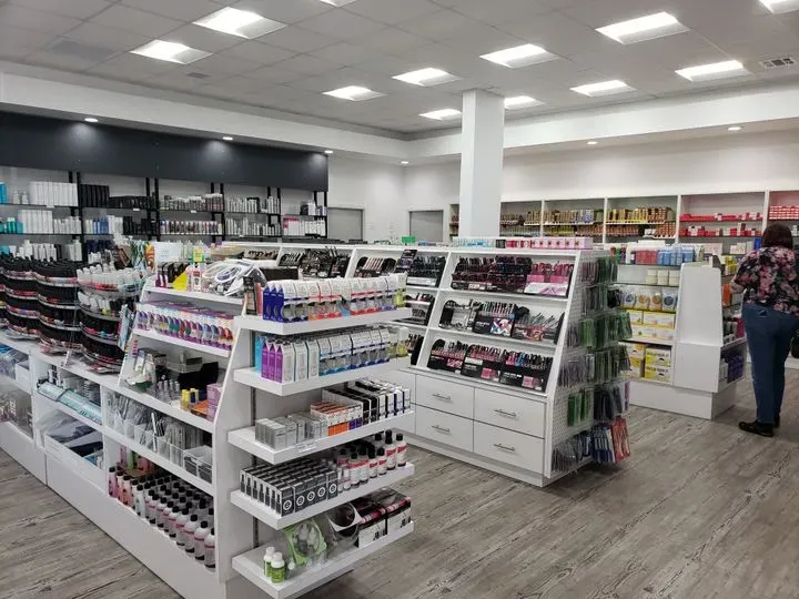 https://cdn.salonspotlight.com/photos/5fxa5goWF9a7crecwZUN/29a5adbd-e3fa-4af2-a449-71c91fdc7643_720x720