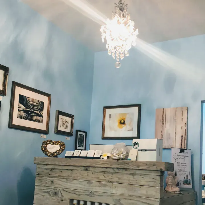 https://cdn.salonspotlight.com/photos/5fzjfxJeQ2LOx7pkwdoV/78047ccd-f93b-4595-9ced-c6680ae6b1c5_720x720
