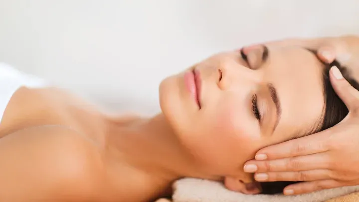 https://cdn.salonspotlight.com/photos/5fzjfxJeQ2LOx7pkwdoV/a94621fe-4c6a-4790-9f8b-e411547d1def_720x720