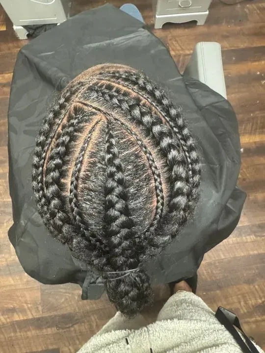 https://cdn.salonspotlight.com/photos/5gHcI2xHva1M78K61dPL/3acadfa8-23f3-4d99-bda3-62a089ab36fd_720x720
