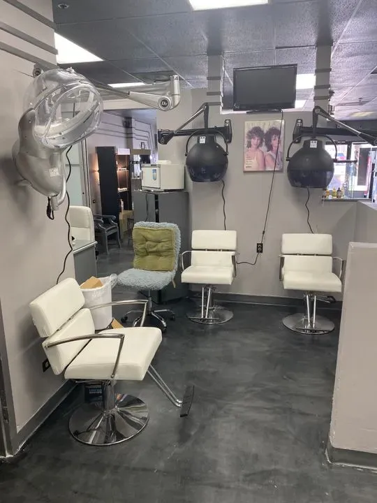 https://cdn.salonspotlight.com/photos/5gHcI2xHva1M78K61dPL/db8e879a-b479-4bab-b0d5-110dece37226_720x720