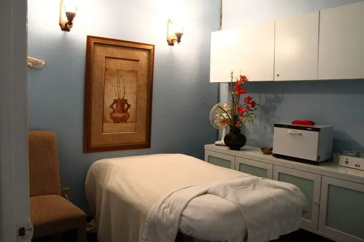 https://cdn.salonspotlight.com/photos/5glGyw9AUWiasHtLCOhD/ab795de7-4ea5-43f8-a902-cdaf162b98ee_720x720