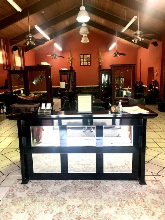 https://cdn.salonspotlight.com/photos/5h3U1iWfIDXt0vIDD2gW/48c6c3f9-dfa7-45e3-aef4-d0cb8732e2a2_720x720