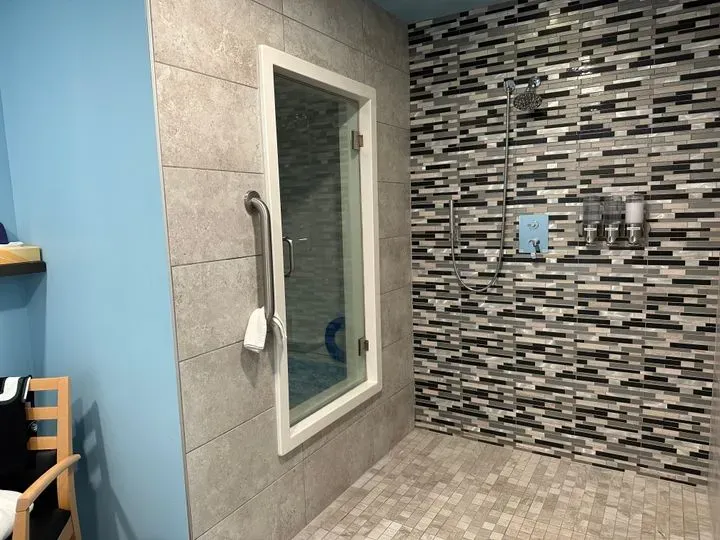 https://cdn.salonspotlight.com/photos/5if3nnBJBmPoG3RIYUUQ/ffd53082-c977-49dc-9ae9-6ab7968bd471_720x720