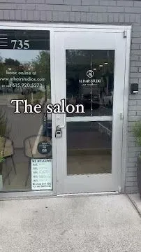 https://cdn.salonspotlight.com/photos/5jAga6yAdTrwGDmDPWPo/1fe57081-31bd-4cef-a2ff-037885b3b4e3_720x720