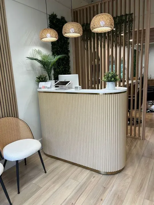 https://cdn.salonspotlight.com/photos/5jAga6yAdTrwGDmDPWPo/38b8d29f-29c8-4e18-9a67-b59741c793ab_720x720