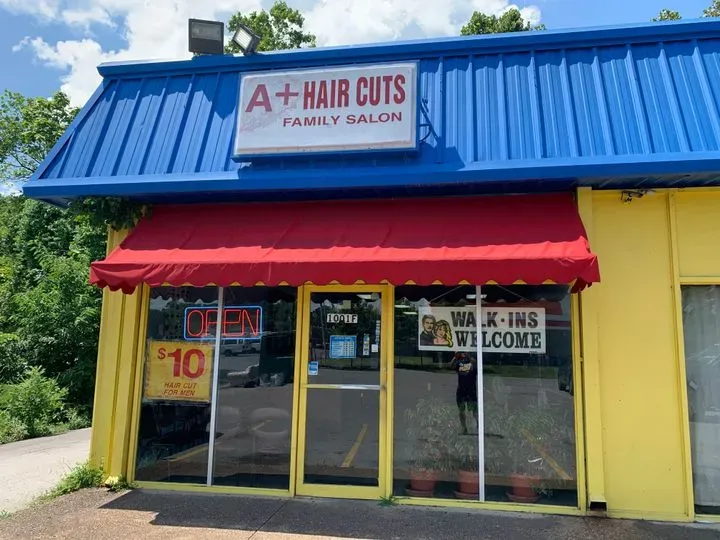https://cdn.salonspotlight.com/photos/5kJ6gBEmtI6ZppCmOiK9/6b6e0fc6-2773-4cc2-856a-c77788e56d52_720x720