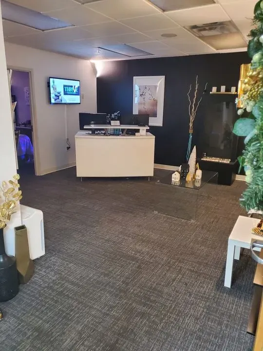 https://cdn.salonspotlight.com/photos/5kJwcyVb5xxd3Bz78Yqi/aa8c77ae-b35d-442f-b06c-041eacc57c1c_720x720
