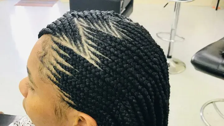 https://cdn.salonspotlight.com/photos/5lwGjLX2CyubRFRhIufW/49a10147-fc48-47d7-8bd6-32e265b75783_720x720