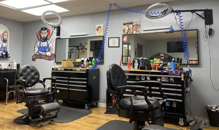https://cdn.salonspotlight.com/photos/5mXVZnwpwKKJxINn02qY/7c069e21-1003-4b2d-8378-b5d0d9773dc8_720x720
