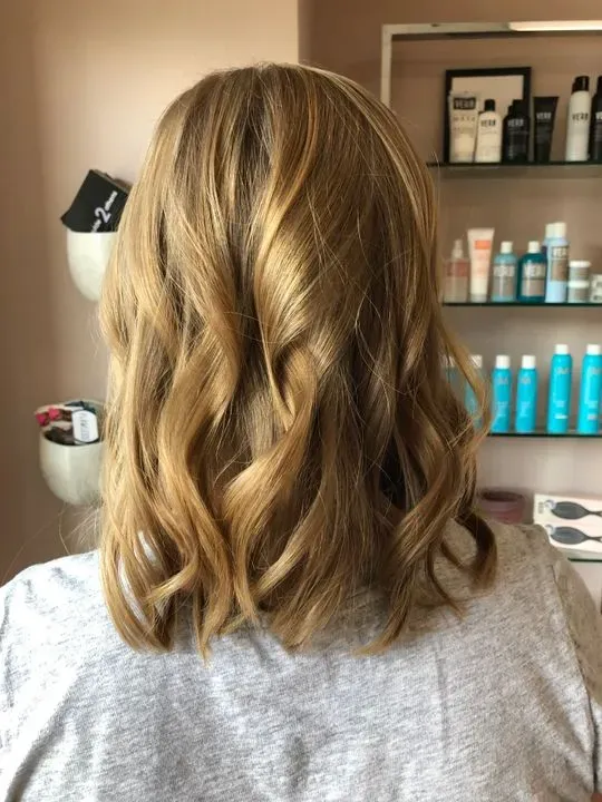 https://cdn.salonspotlight.com/photos/5mbEbZKEIgPlb2DEQ0Kz/861cece5-097c-474a-900b-32c8139b3b38_720x720