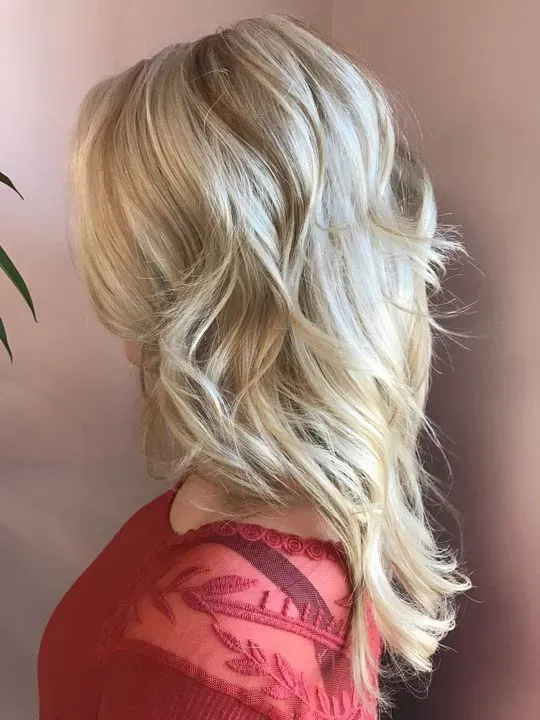 https://cdn.salonspotlight.com/photos/5mbEbZKEIgPlb2DEQ0Kz/dbd45901-0b5c-4763-a471-c64569873f8f_720x720