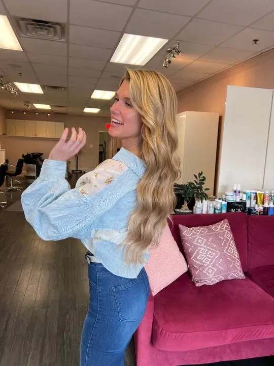 https://cdn.salonspotlight.com/photos/5mbEbZKEIgPlb2DEQ0Kz/f1b18aed-ed2a-45df-9088-be6777ec6a2c_720x720