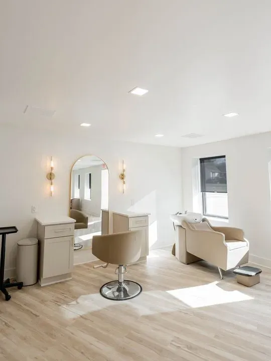 https://cdn.salonspotlight.com/photos/5mcGATcOwh1ssMwU34Om/10314816-916b-495d-9f0b-dcf9f3f3eae2_720x720