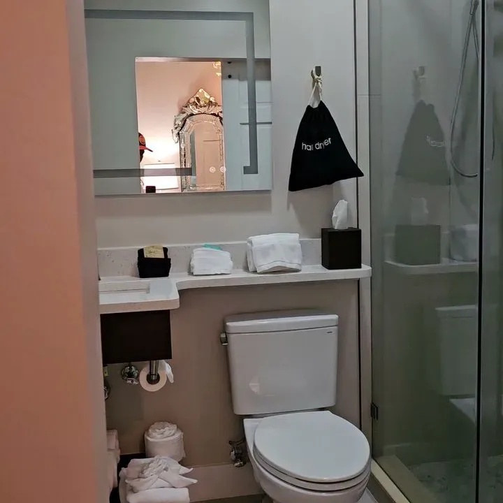 https://cdn.salonspotlight.com/photos/5o4BAL3vtFFZNvdl6eZt/bab59876-4dbb-4849-a3b4-bad309ee0f00_720x720