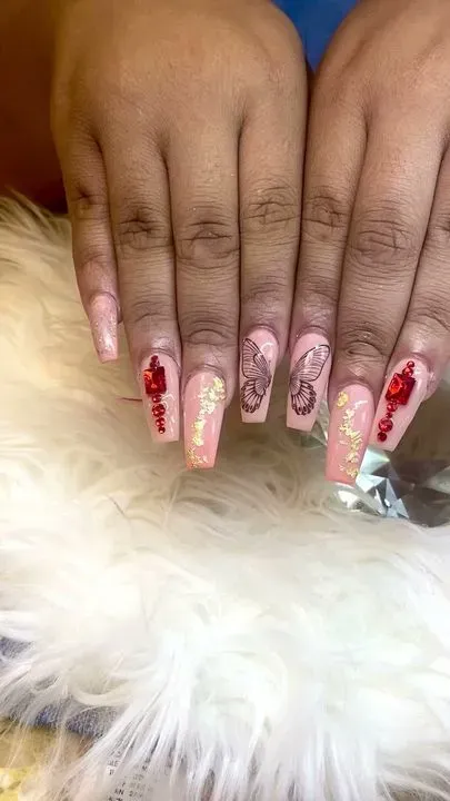 https://cdn.salonspotlight.com/photos/5pmIFSMvyvOuy5Y2zTfU/7327d396-e8bc-46e6-8f7a-b187092ff735_720x720