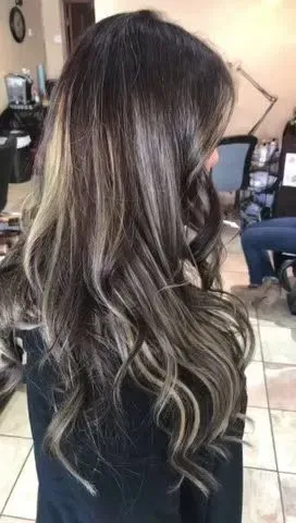 https://cdn.salonspotlight.com/photos/5sAnWkkNJW13YhpGxsh4/efcb1b38-ba2d-4866-b93e-4a52944adc26_720x720