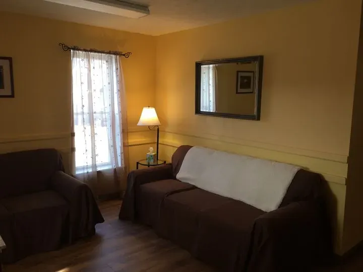 https://cdn.salonspotlight.com/photos/5t5JRdcXQAaPNwbAXdCY/8d706d96-a8a1-4e6c-b401-b5a723930aea_720x720