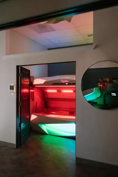 https://cdn.salonspotlight.com/photos/5tBgID4pkKYAOJUi6YI9/48d5b1e1-8ef7-436f-857b-e9cd4d538bb5_720x720