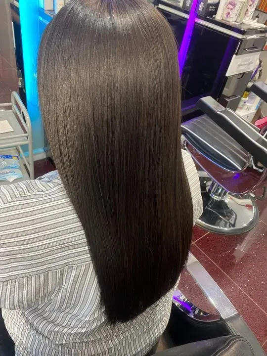https://cdn.salonspotlight.com/photos/5uSisXv7YXq8nnRtSdrV/01738b8d-f69a-40d5-b55b-41da1f108434_720x720