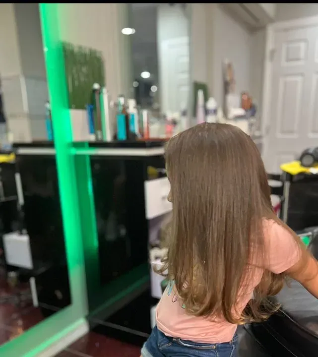 https://cdn.salonspotlight.com/photos/5uSisXv7YXq8nnRtSdrV/fa2ee8bb-53e1-43e0-8c0d-658d8a293d5f_720x720
