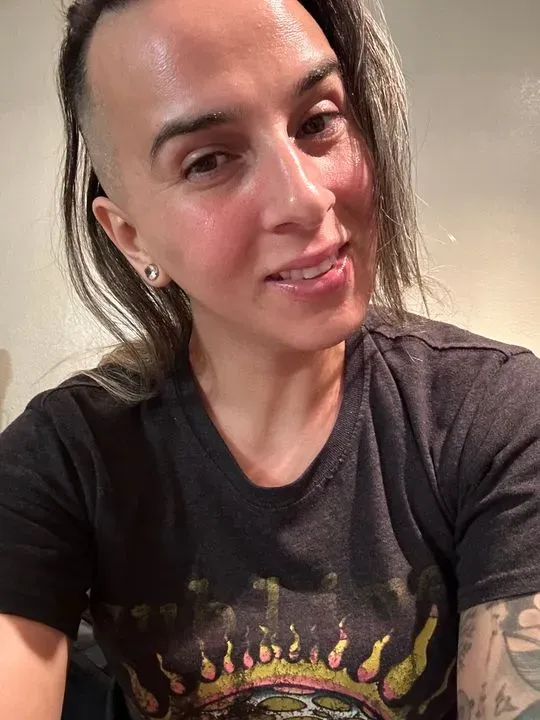 https://cdn.salonspotlight.com/photos/5xX6Zgly0iYpjfRqVozd/36b08958-ffd3-41bc-a095-9fd2b1dea675_720x720