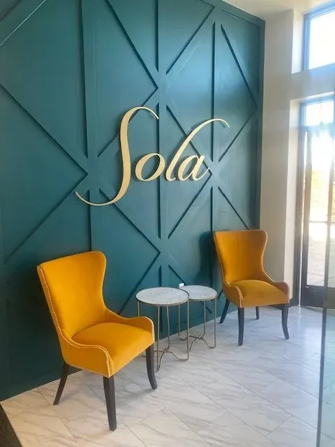 https://cdn.salonspotlight.com/photos/5xfwxKrLg5RQXEYwZWDd/90f5f663-e027-4fa3-9dbe-d262692b2583_720x720