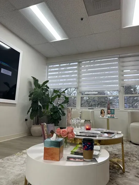https://cdn.salonspotlight.com/photos/5yHeYVYS5OVmQdQu4DPc/52363966-0409-40eb-89c5-272b4df86540_720x720