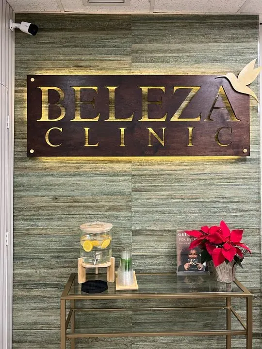 https://cdn.salonspotlight.com/photos/5yHeYVYS5OVmQdQu4DPc/94f76b2a-544c-498b-b3ea-9c773561cdc8_720x720