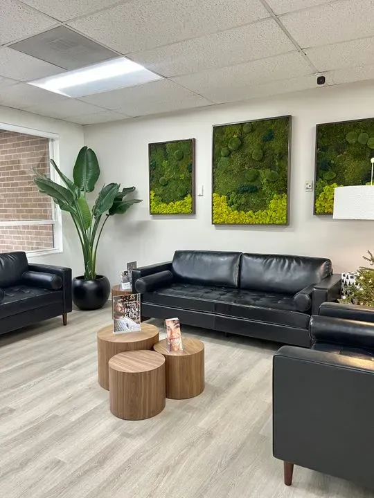 https://cdn.salonspotlight.com/photos/5yHeYVYS5OVmQdQu4DPc/db065c8c-32b7-4aed-9bb9-84687d4d1155_720x720