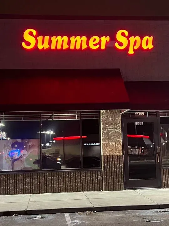 https://cdn.salonspotlight.com/photos/5yVGKbMGkZyzNJR8w8sn/44f9f159-7e59-492a-8a04-395e69c13358_720x720
