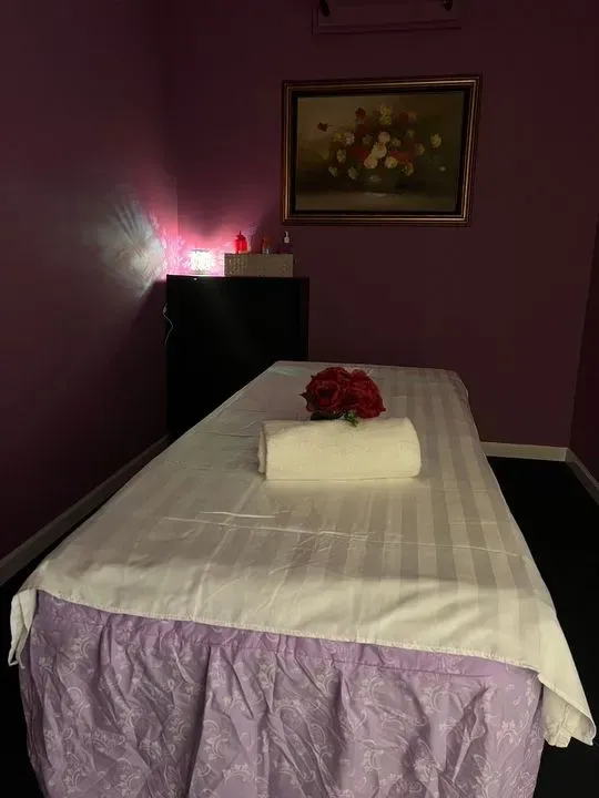 https://cdn.salonspotlight.com/photos/5yVGKbMGkZyzNJR8w8sn/c944e65b-bef1-4600-9905-c8c12a6716eb_720x720