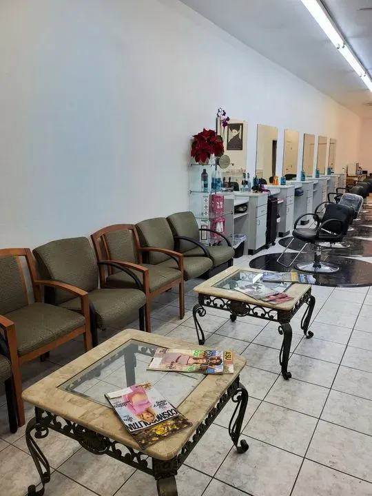 https://cdn.salonspotlight.com/photos/609MNV90Q2wJhxQjUNlk/107bf605-ca8f-4dea-a057-a499fb558925_720x720