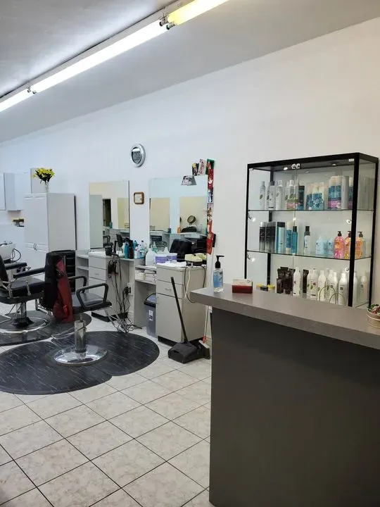 https://cdn.salonspotlight.com/photos/609MNV90Q2wJhxQjUNlk/9694f146-1a12-47a8-8290-45115d85b8b6_720x720