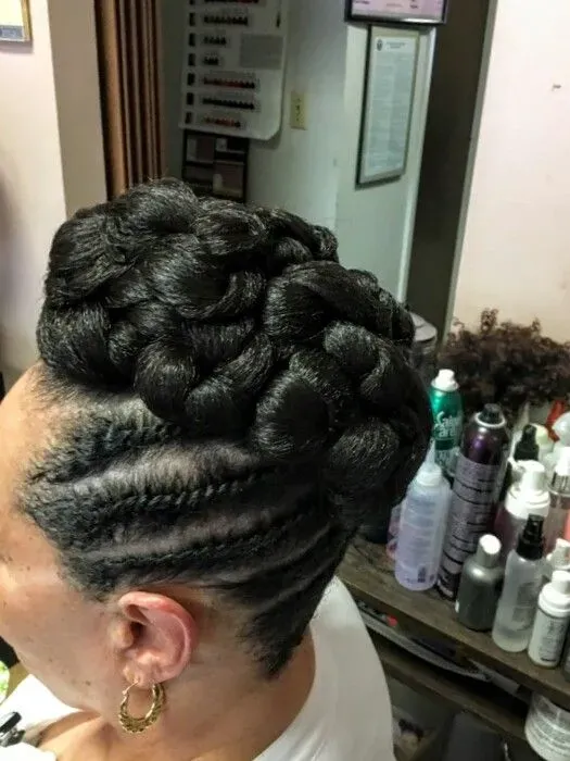 https://cdn.salonspotlight.com/photos/60SeJfa7lW6WYeqK2blu/9cd75273-9be8-4a23-9d73-06e6543e6165_720x720