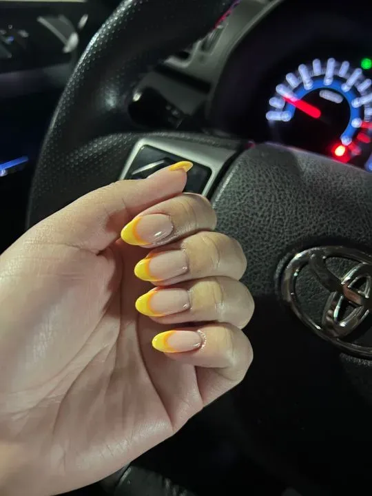 https://cdn.salonspotlight.com/photos/62pFtsv4E3dEAfuEyne3/2f8d5906-cacc-4d19-8de3-bebeffc643ec_720x720