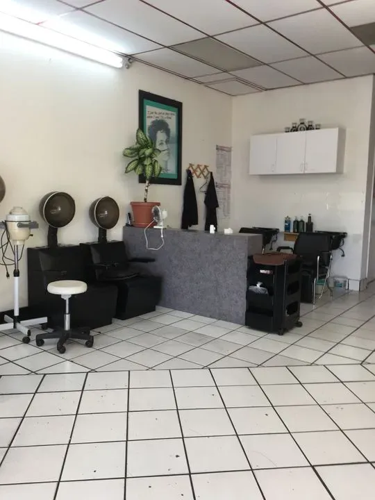 https://cdn.salonspotlight.com/photos/63phD6KeAUlWAKVxtr5q/05d33d43-f177-4791-935c-f4e20441c2ba_720x720